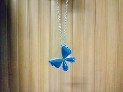 collar azul marino