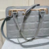 bolso gris con asa larga