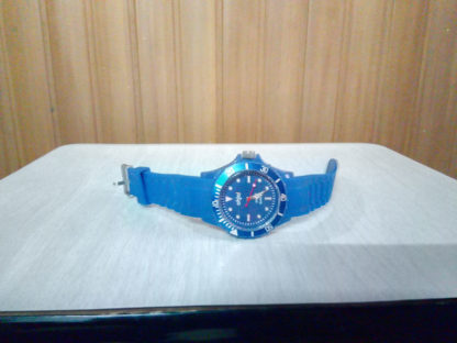 reloj azul marino para el verano