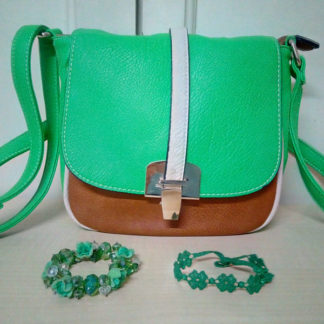 mini bolso verde y accesorios