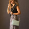 mini bolso asa de cadena y material