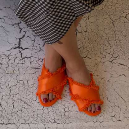 bellas sandalias planas naranja mujer