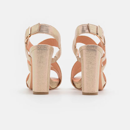 sandalias plateadas tacon ancho