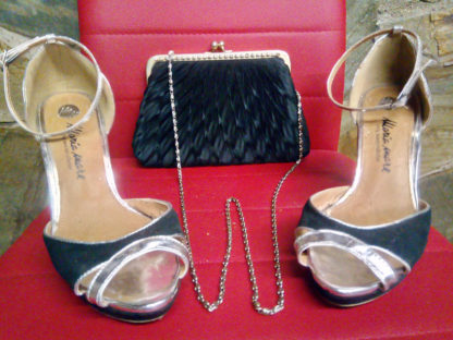 zapatos tacon aguja y mini bolso