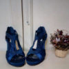 zapatos y collar color azul marino