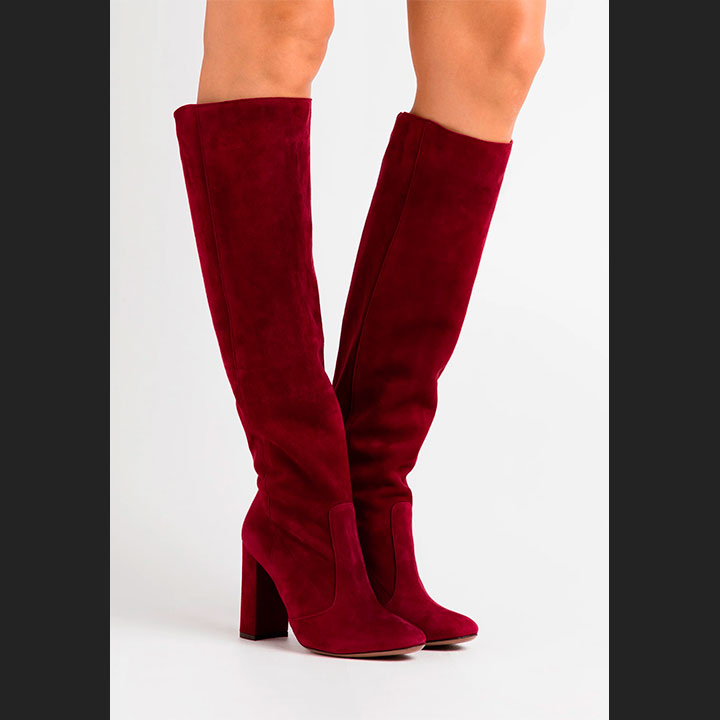 Botas altas con tac n en color vino Botines Negros