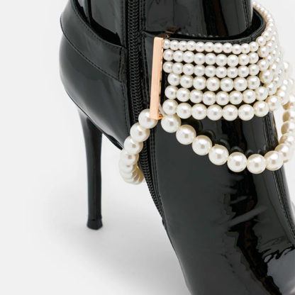 botas mosqueteras con perlas