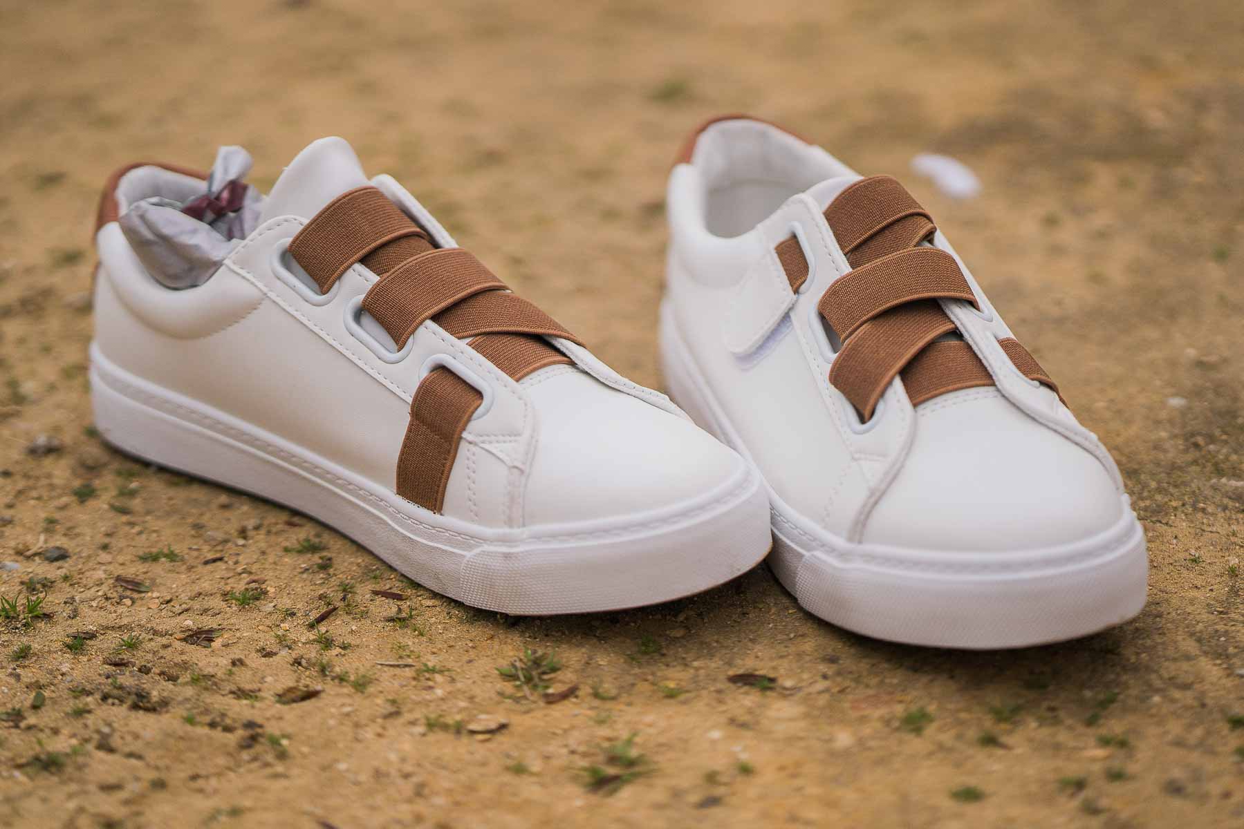 Deportivas en color blanco y cierre velcro para mujer - Botines Negros