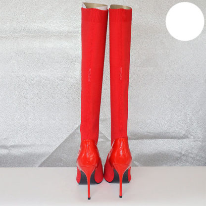 botas altas en color rojo con material charol